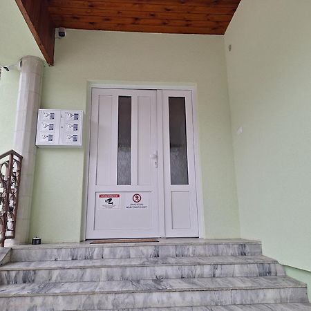 Apartmanovy Dom Stummerova Топольчани Екстер'єр фото